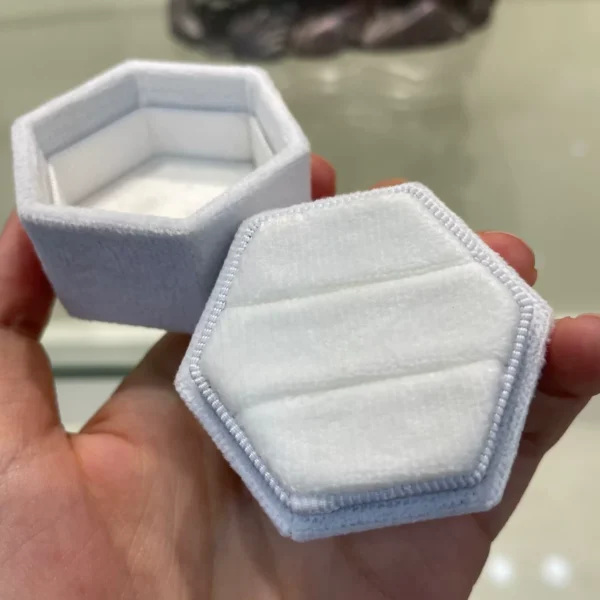 Hexagonal-Velvet-Ring-Box1