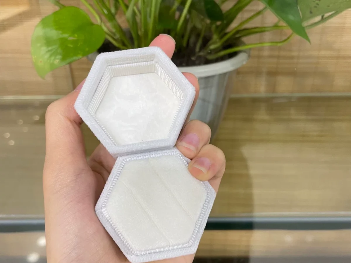 Hexagonal-Velvet-Ring-Box2