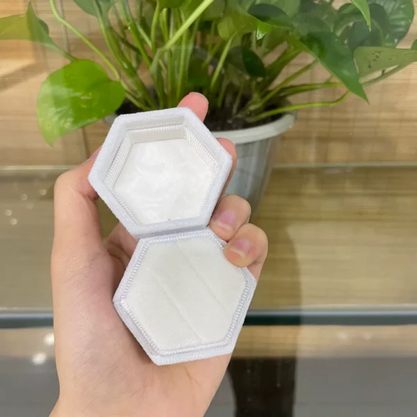 Hexagonal-Velvet-Ring-Box2