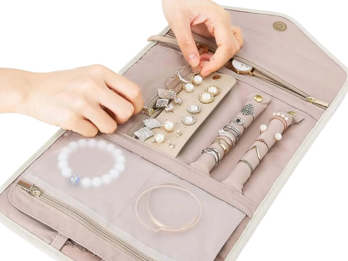 hot-selling-custom-style-velvet-travel-jewelry-organizer-sto-2