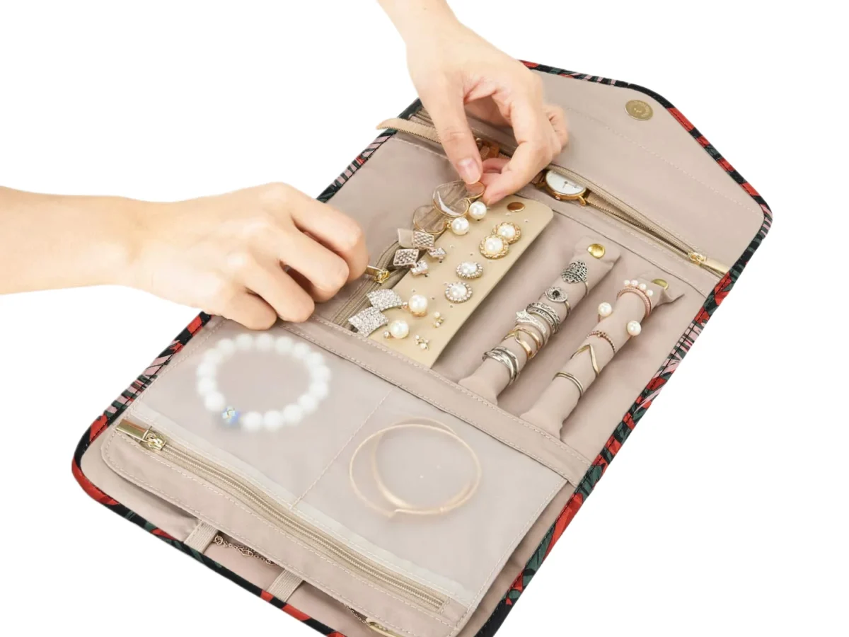 portable-foldable-fabric-ring-necklace-earring-storage-case-6