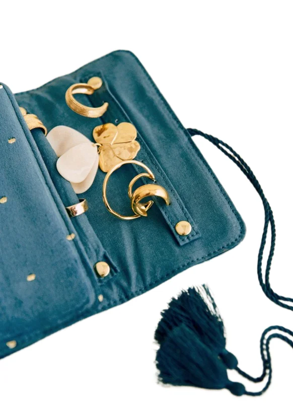 portable-travel-jewelry-storage-bag-foldable-roll-jewelry-or-3