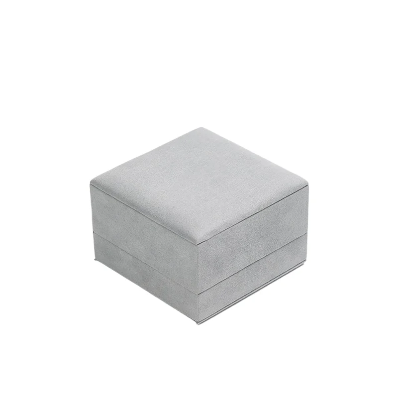 suede-flip-top-necklace-pendant-box-display-card-4