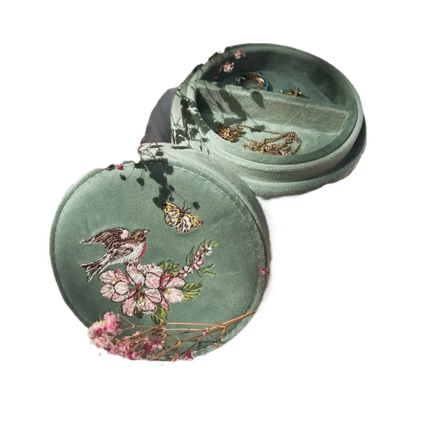 vintage-charm-embroidered-fabric-jewellery-packaging-box-rou-2