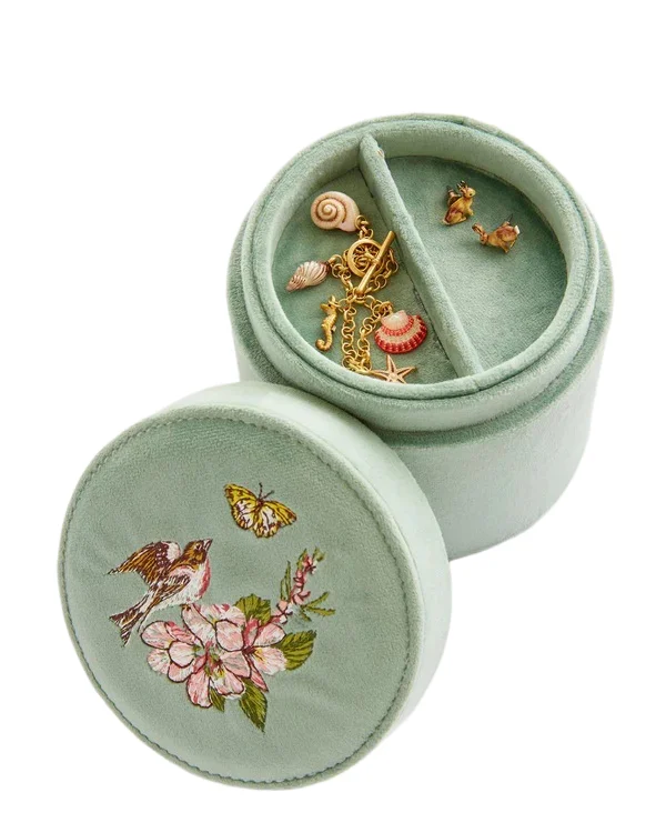 vintage-charm-embroidered-fabric-jewellery-packaging-box-rou-3
