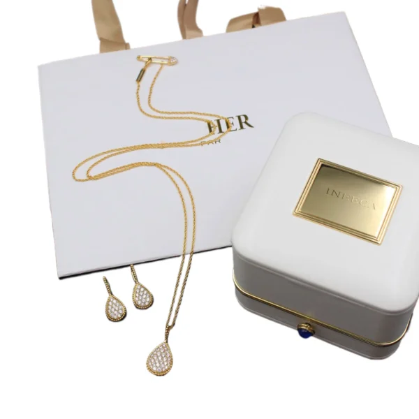 white-pu-leather-jewelry-box-with-bag-for-necklace-gold-embo-4