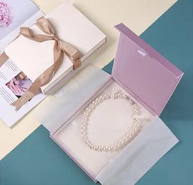 Necklace box insert story to prevent tangling