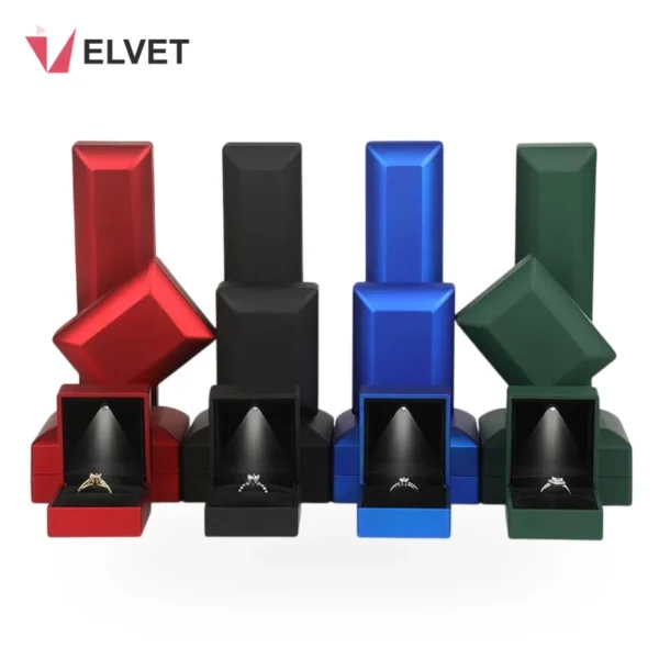 led-light-jewelry-box-seamless-lacquer-velvet-lining-2