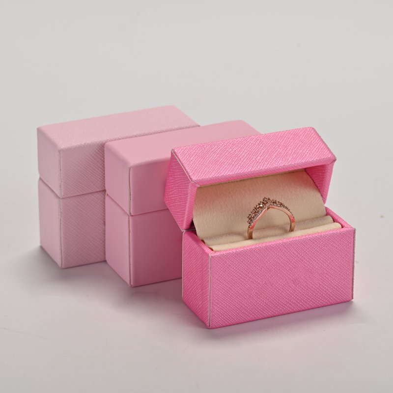 saffiano-pu-leather-pink-flip-top-ring-jewelry-box-5