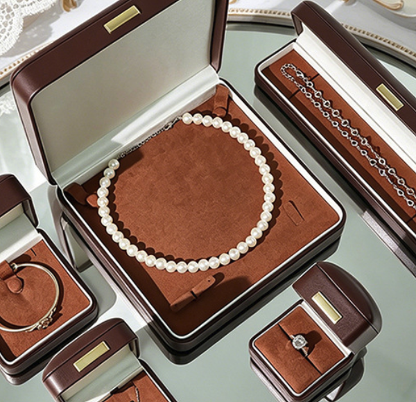 Velvet vs Leatherette Jewelry Boxes: Which Is Better for Your Brand?