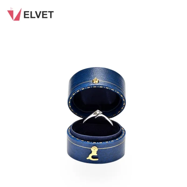 Vintage Round Leather Ring Box