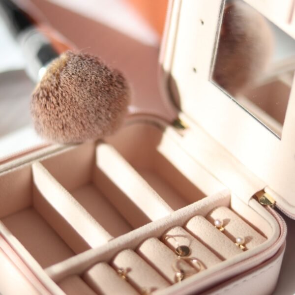 Microfiber Jewelry Boxes Wholesale: Soft-Touch Packaging for Rings, Earrings and Sets