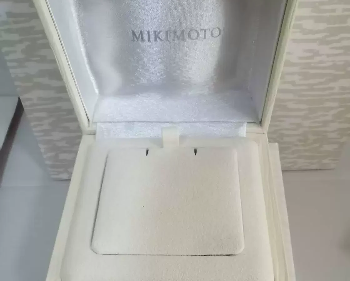mikimoto-white-velvet-pearl-jewelry-box-d2